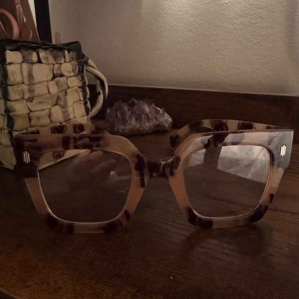 Stylish Tortoiseshell Square Glasses